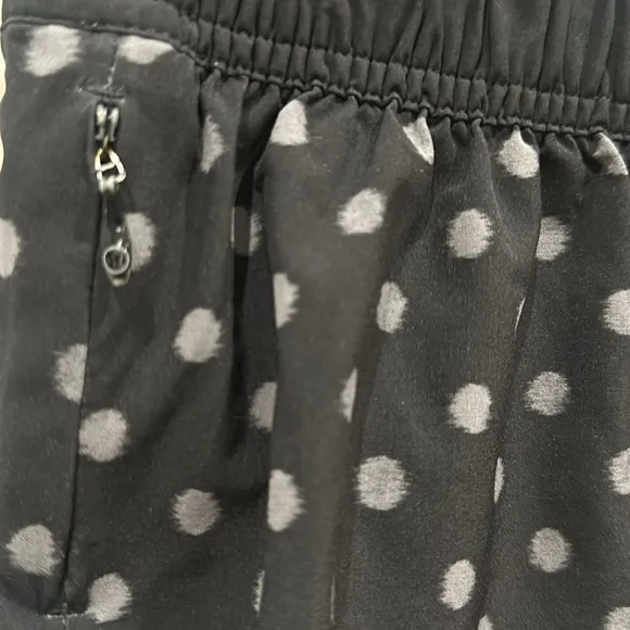 (6023) LULULEMON Go The Distance Short Sz 6 W=13&quot; REVERSIBLE