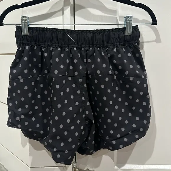 (6023) LULULEMON Go The Distance Short Sz 6 W=13&quot; REVERSIBLE