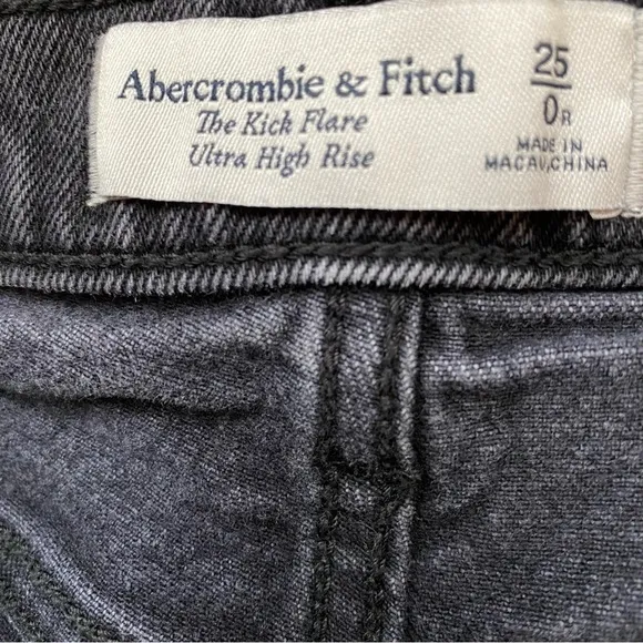 Abercrombie &amp; Fitch Ultra High Rise The Kick FlareJean Crop Black Fray 25/0