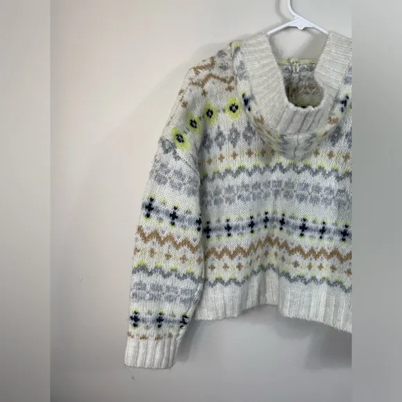 American Eagle Nordic Fair Isle KnitCropped Hooded Sweater Hoodie V-neck