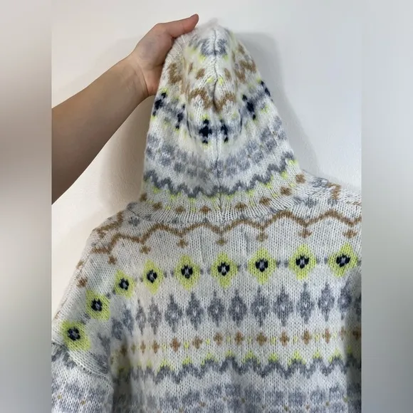 American Eagle Nordic Fair Isle KnitCropped Hooded Sweater Hoodie V-neck