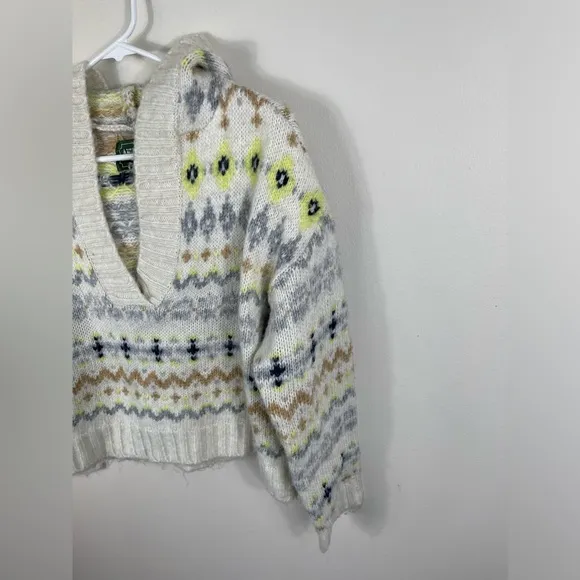 American Eagle Nordic Fair Isle KnitCropped Hooded Sweater Hoodie V-neck