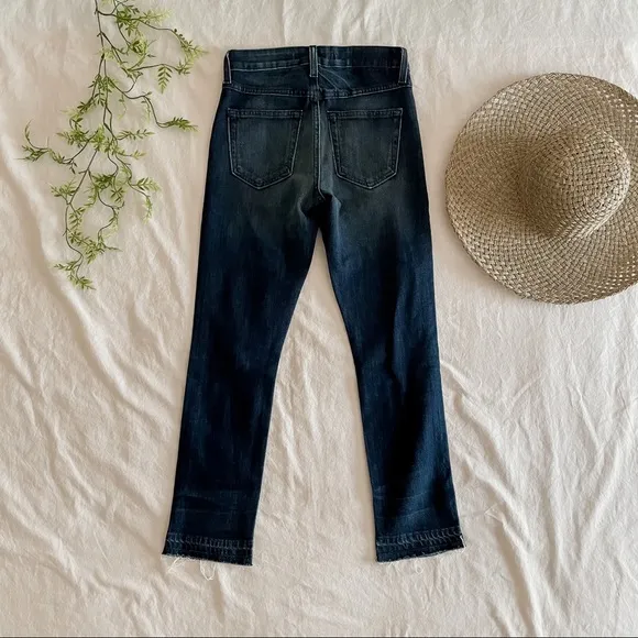 AMO High Rise Babe Cropped Jeans In Into The Blue