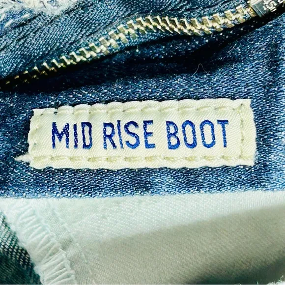 Ariat jeans Mid Rise Boot cut jeans Dark wash embroidered stretchy women Size 30
