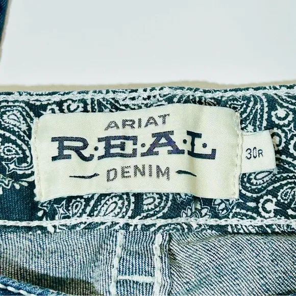 Ariat jeans Mid Rise Boot cut jeans Dark wash embroidered stretchy women Size 30