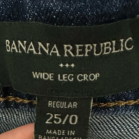 Banana Republic High Rise Pleaded Wide Leg Cropped Jeans