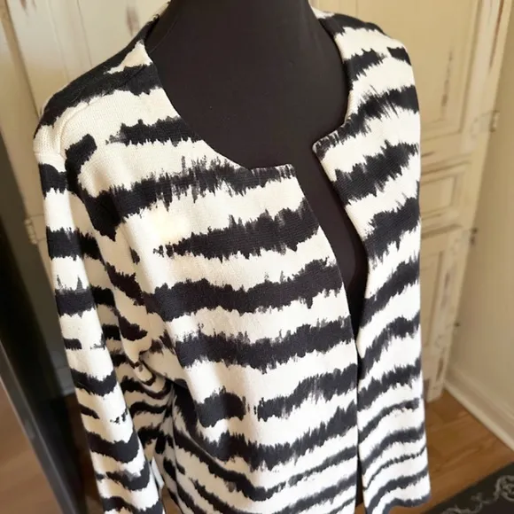 CHICO'S Black &amp; White Boldness! Jacket