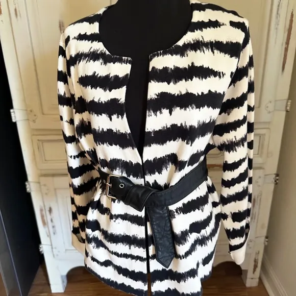 CHICO'S Black &amp; White Boldness! Jacket