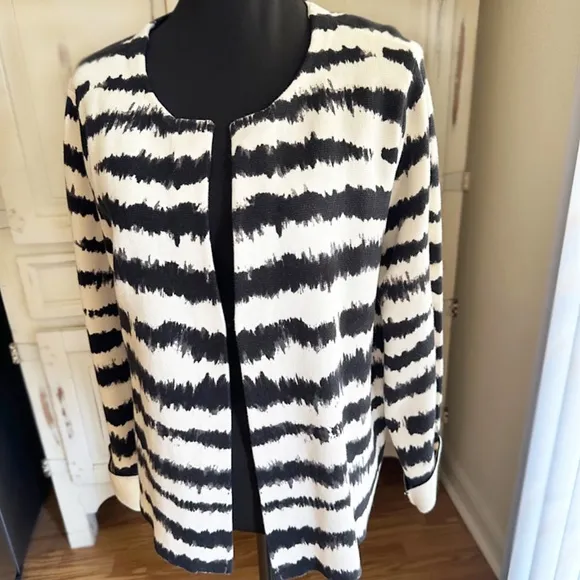 CHICO'S Black &amp; White Boldness! Jacket