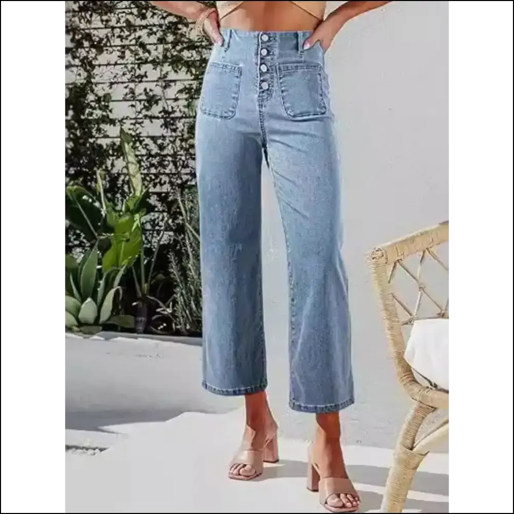 Cropped Jeans that Fly High: the Button to your Style Revolution!