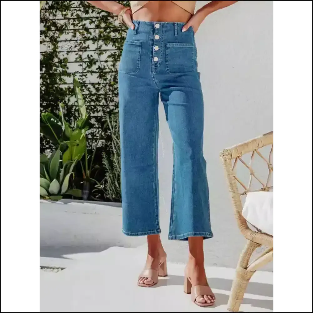 Cropped Jeans that Fly High: the Button to your Style Revolution!