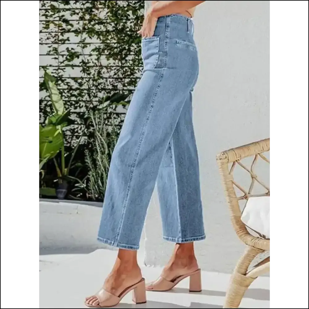 Cropped Jeans that Fly High: the Button to your Style Revolution!