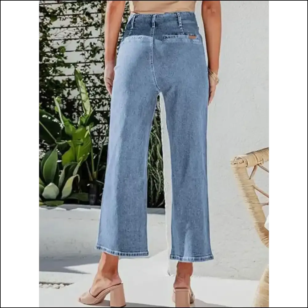 Cropped Jeans that Fly High: the Button to your Style Revolution!