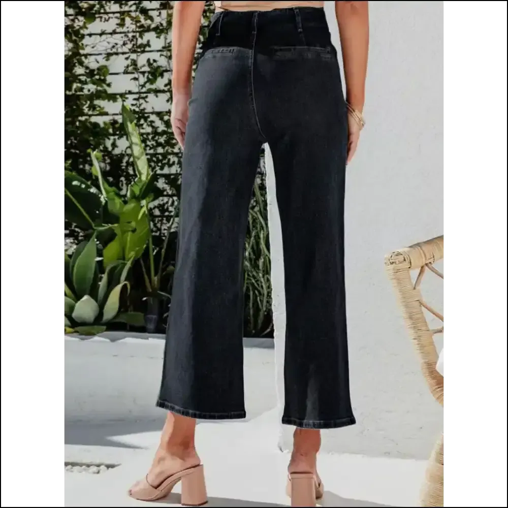 Cropped Jeans that Fly High: the Button to your Style Revolution!
