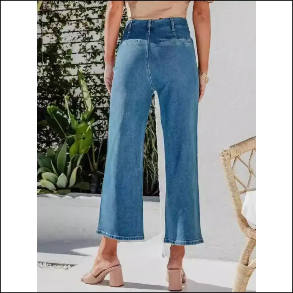 Cropped Jeans that Fly High: the Button to your Style Revolution!