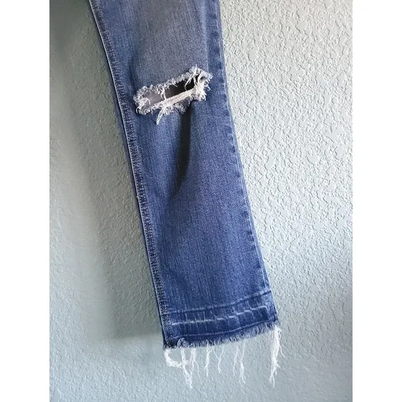 Current/Elliot | &quot;The Cropped Straight&quot; Release Hem Distressed Jeans
