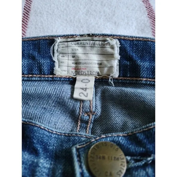 Current/Elliot | &quot;The Cropped Straight&quot; Release Hem Distressed Jeans