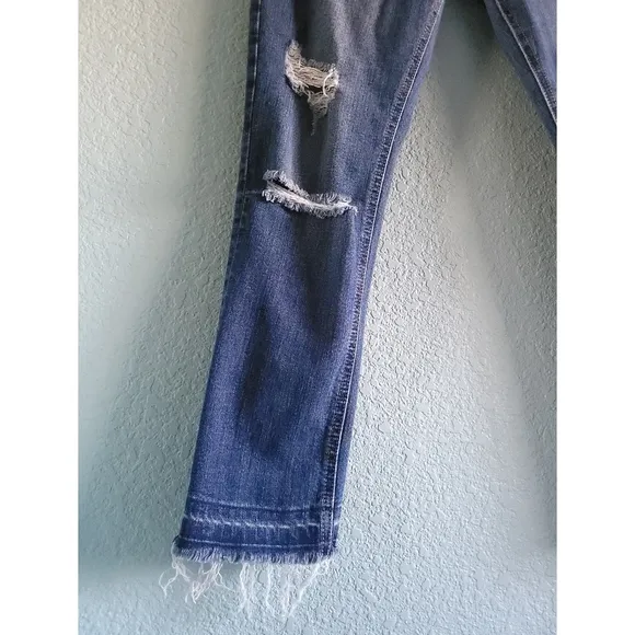 Current/Elliot | &quot;The Cropped Straight&quot; Release Hem Distressed Jeans