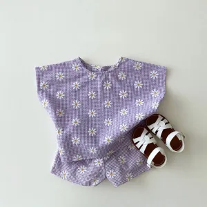 Daisy Textured Short Sleeve Sweatshirt and Shorts (Set)