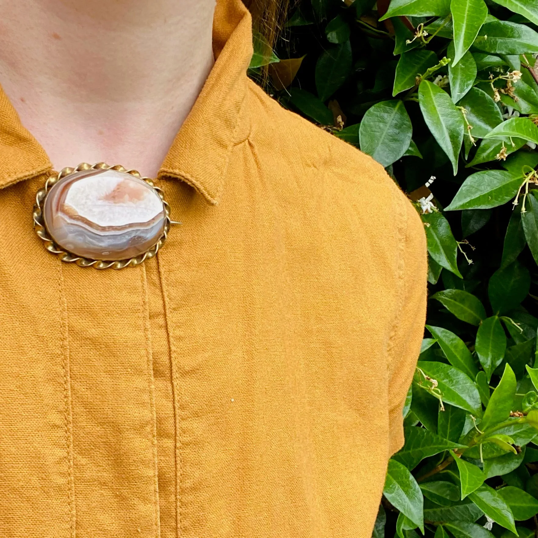 Elegant Antique Autumnal Agate Brooch