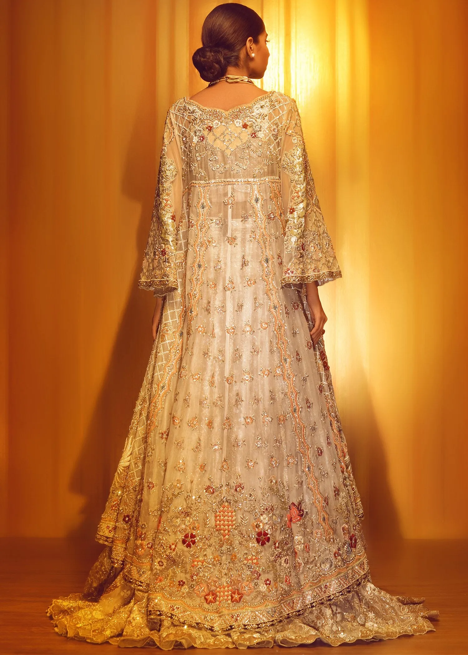 Elegant Pakistani White Lehnga for Wedding #J5147