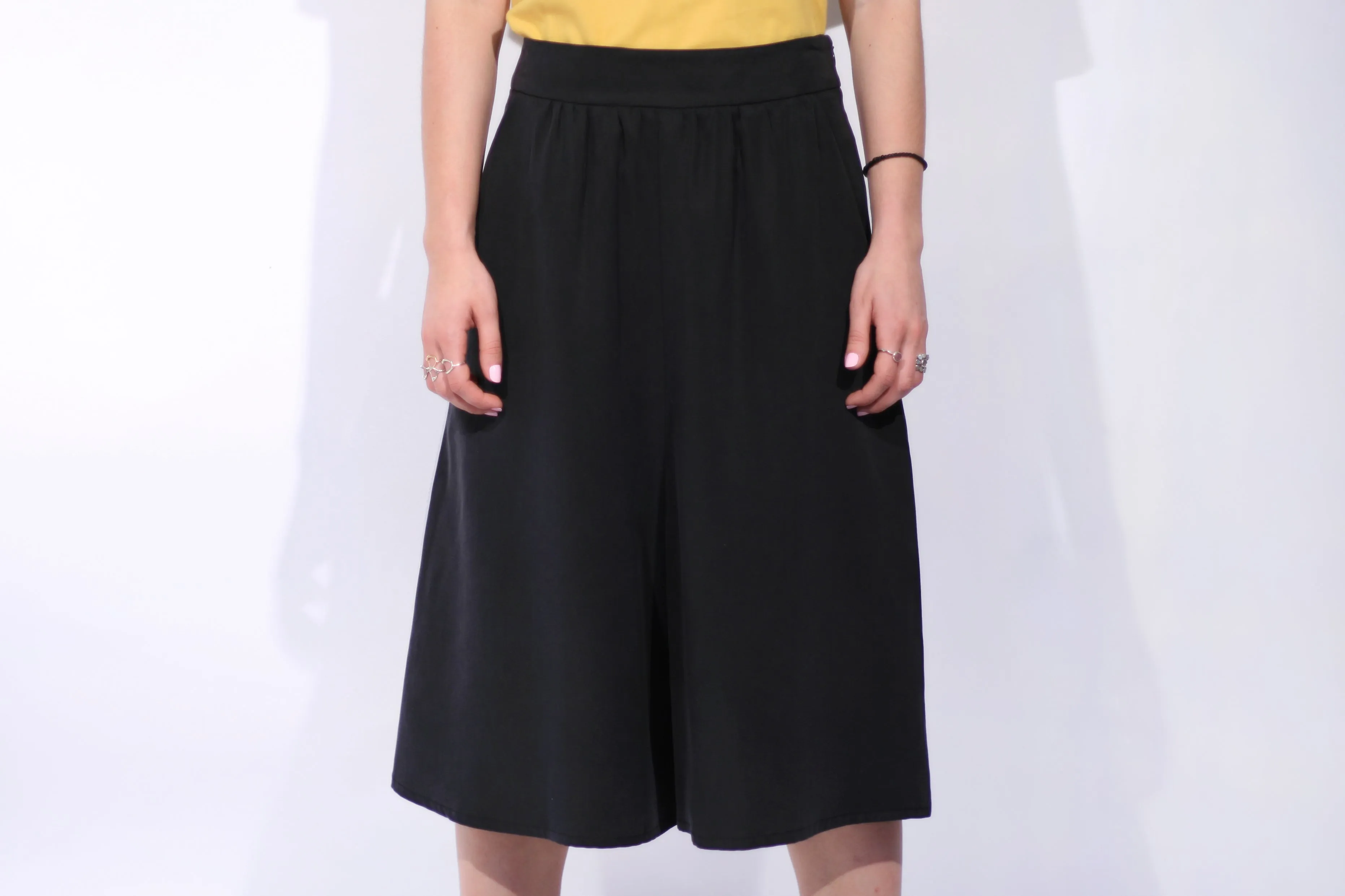 Eve Gravel Lanterne Shorts