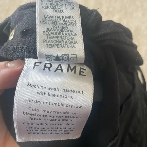 Frame Le Skinny de Jeanne black raw hem Jeans. Women size 28