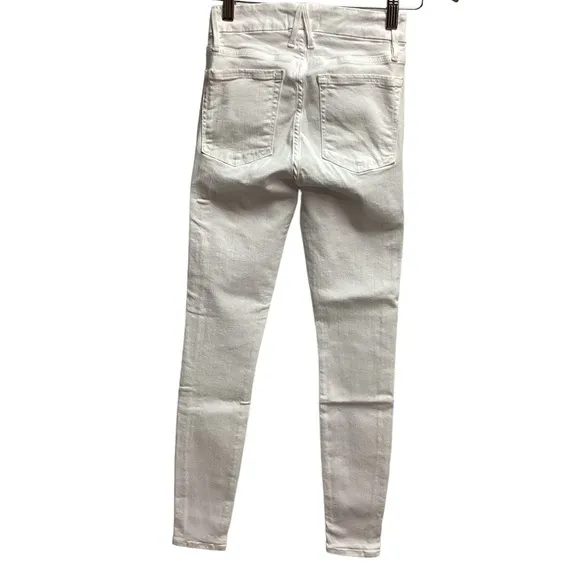 Good AmericanThese high-rise cropped jeans feature stretch, flat-tummy s…