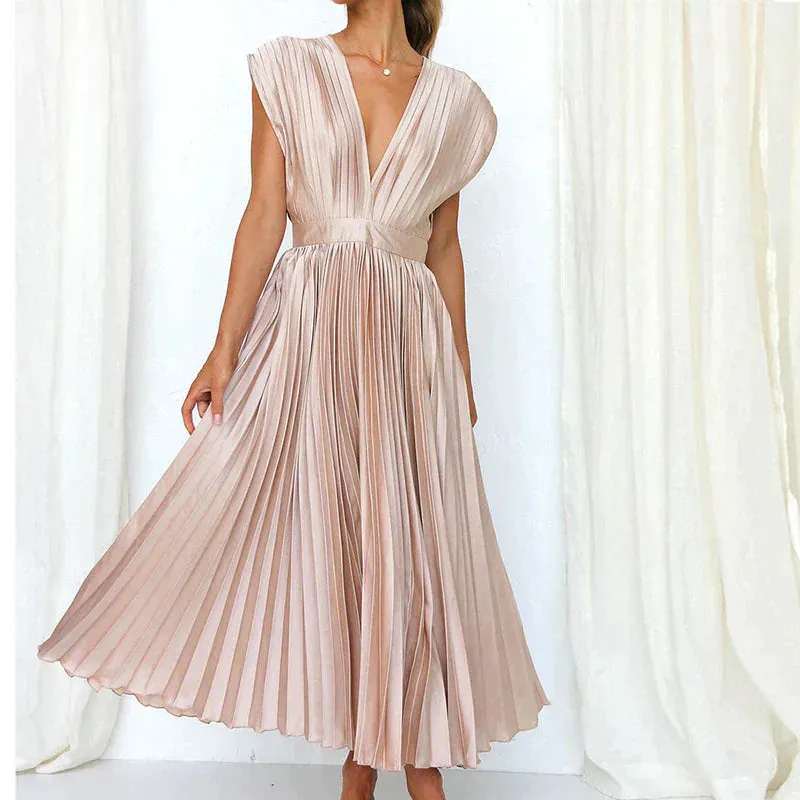 Iris - Elegant dresses with pleats
