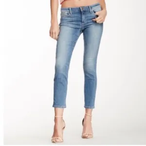 Joe’s Jeans Gillian Cropped Jeans in Light / Medium Vintage Wash