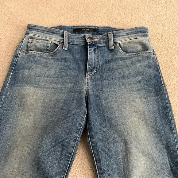 Joe’s Jeans Gillian Cropped Jeans in Light / Medium Vintage Wash