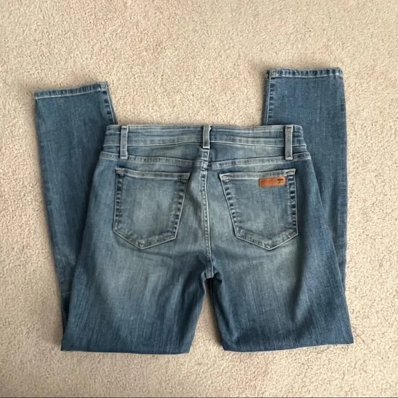 Joe’s Jeans Gillian Cropped Jeans in Light / Medium Vintage Wash
