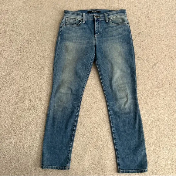 Joe’s Jeans Gillian Cropped Jeans in Light / Medium Vintage Wash