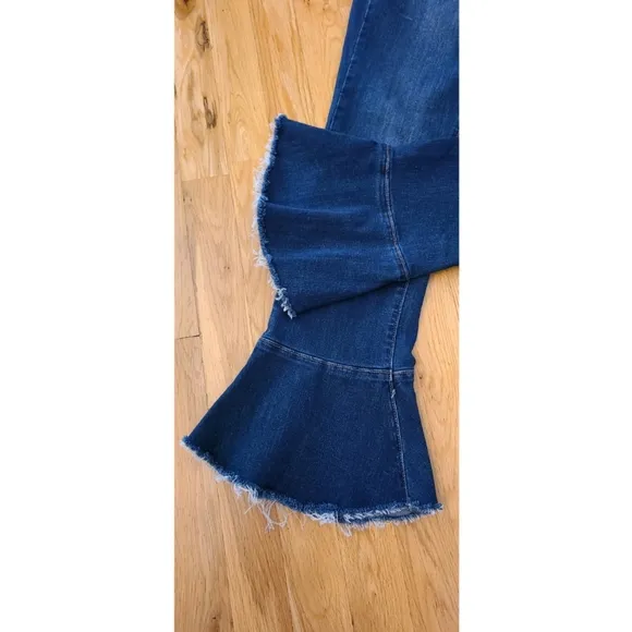 Judy Blue Crop Flare Fit Ruffle Hem Jeans Blue Size 26