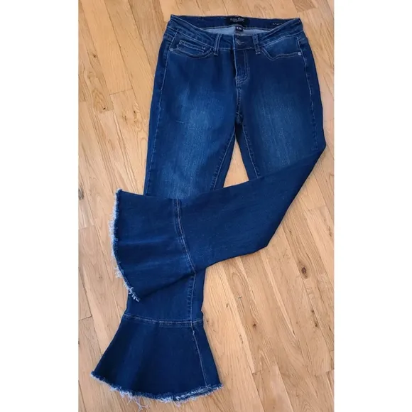 Judy Blue Crop Flare Fit Ruffle Hem Jeans Blue Size 26