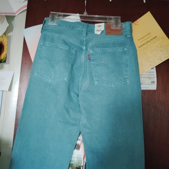 LEVI 501 Cropped Jeans - Women's 26&quot; 🆕