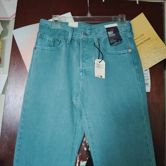 LEVI 501 Cropped Jeans - Women's 26&quot; 🆕