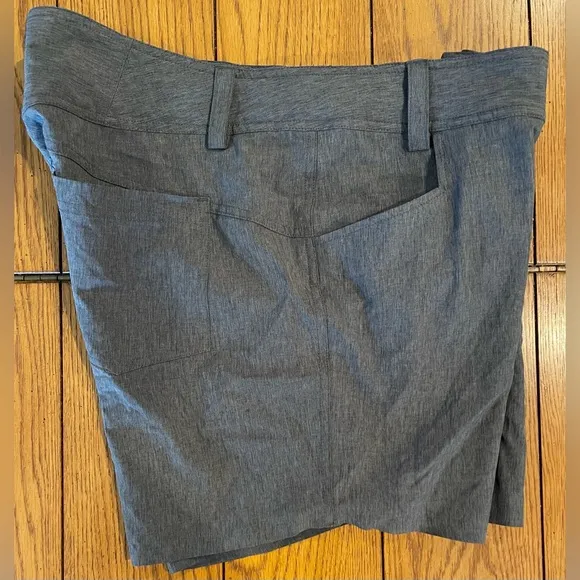 LIKE NEW Women’s Club Ride Eden Modern Trail Shorts, size large, asphalt grey