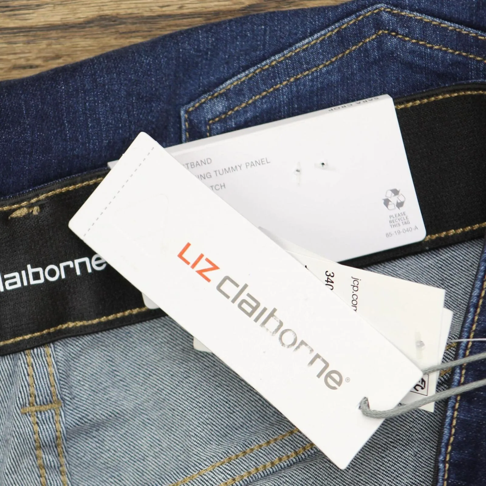 Liz Clairborne Womens Sara Cropped Mid Rise Jeans 340080