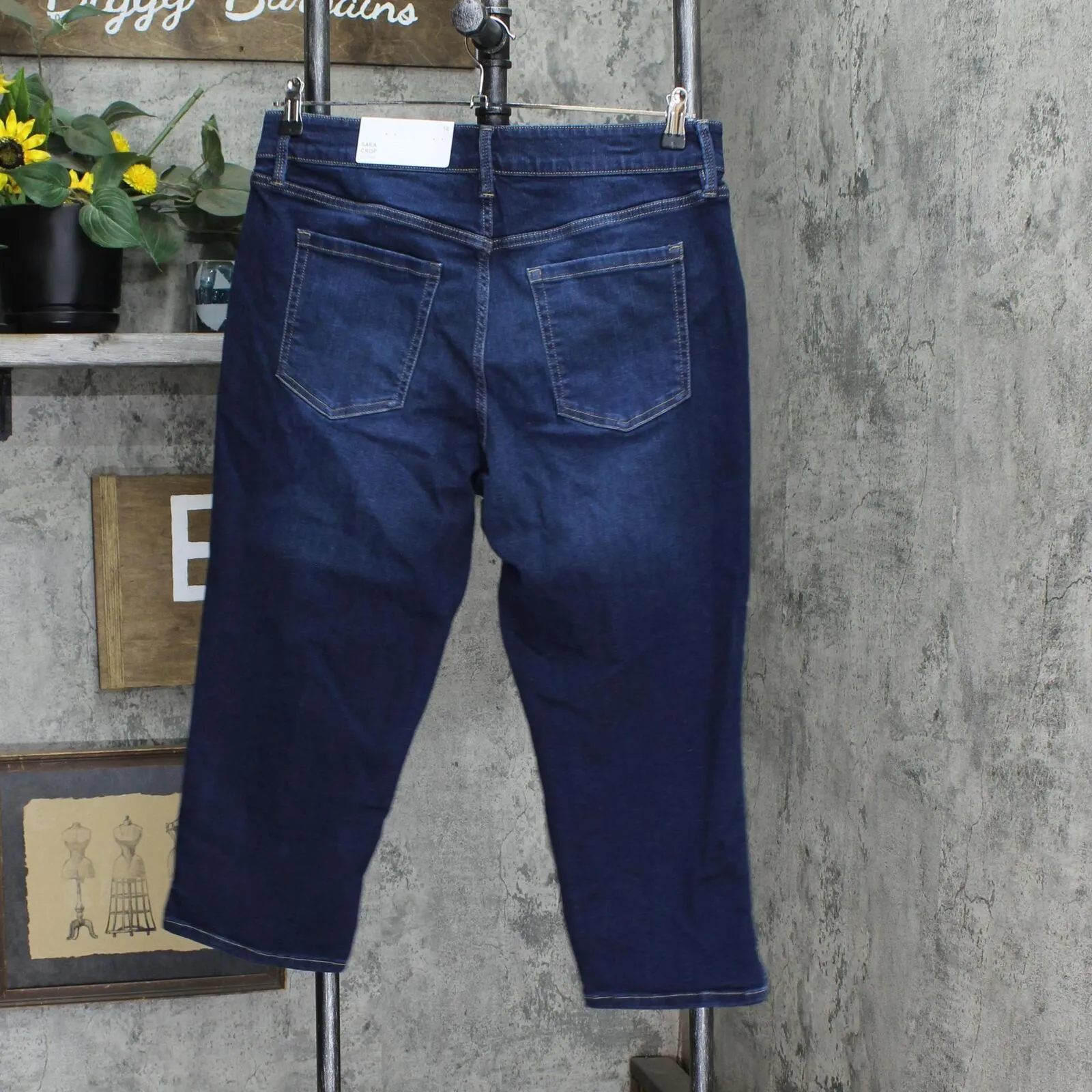 Liz Clairborne Womens Sara Cropped Mid Rise Jeans 340080