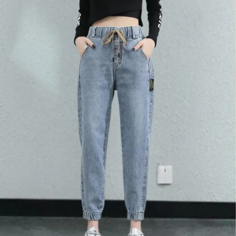 Lucrezia - Casual women's jeans with adjustable drawstring.