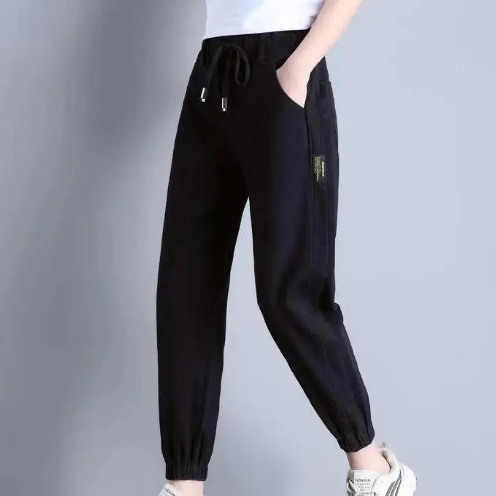 Lucrezia - Casual women's jeans with adjustable drawstring.