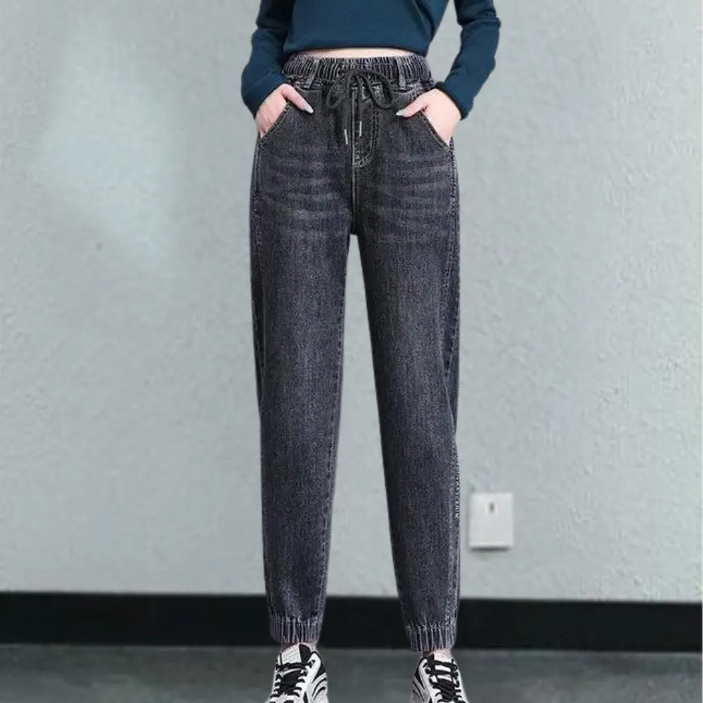 Lucrezia - Casual women's jeans with adjustable drawstring.