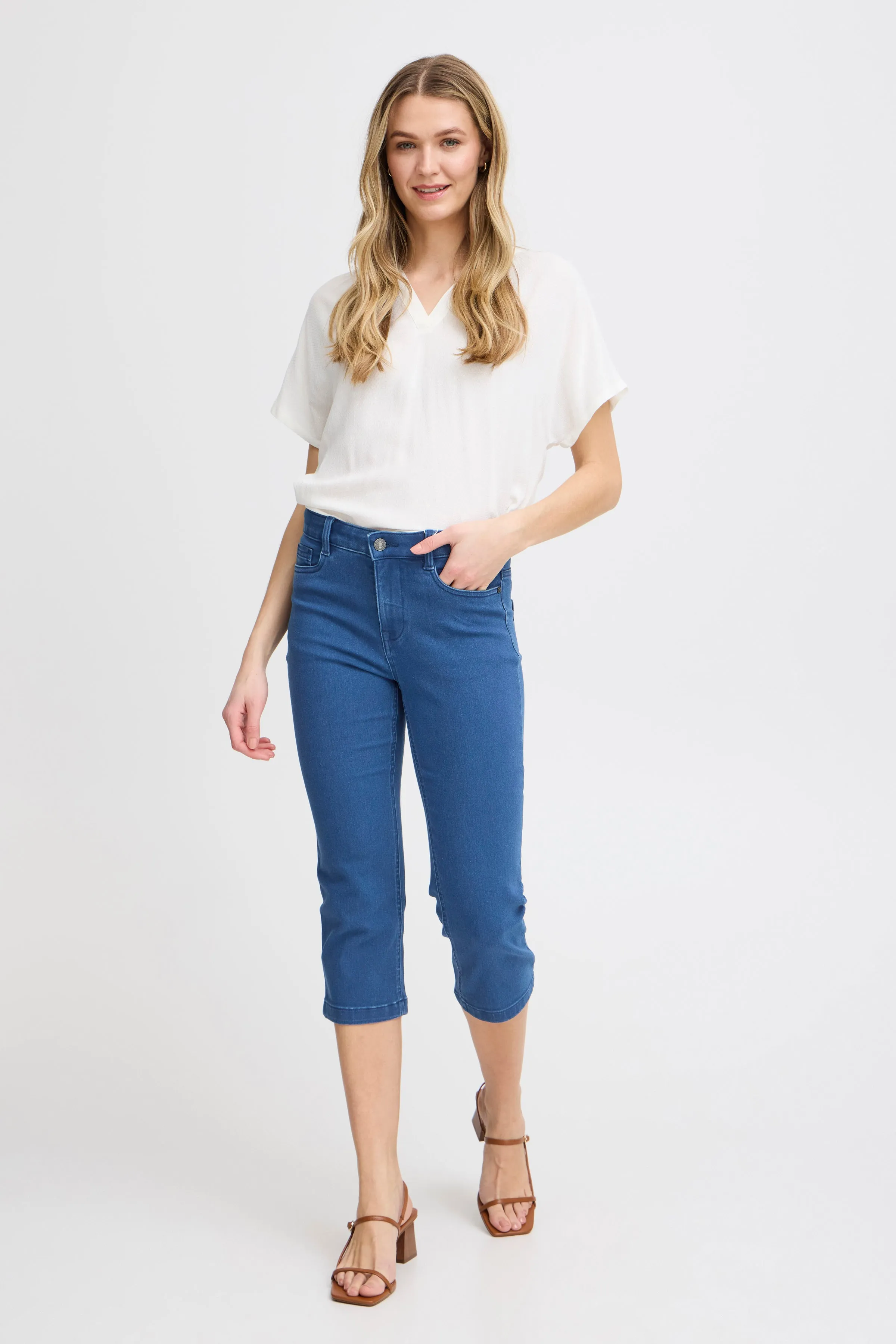 Luxe Elli Cropped Jean | Mid Blue Denim