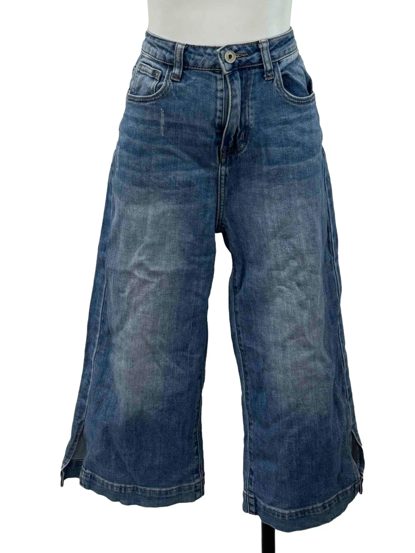 Medium Washed Cropped Jeans