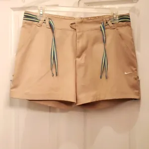 Nike Women's Small 4-6 Golf Shorts with Built-In Belt &amp; Adjustable Length