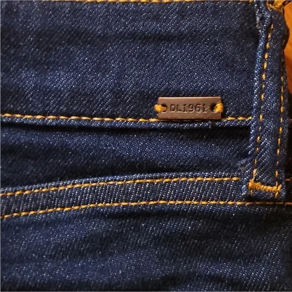 NWOT DL 1961 Lara Cropped Flare Dark Wash Jeans Size 24