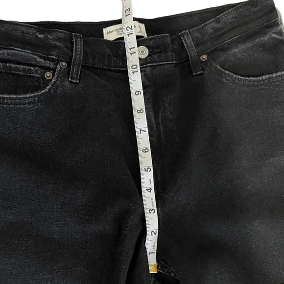 NWT Abercrombie &amp; Fitch The Mom High Rise Jeans Size 29