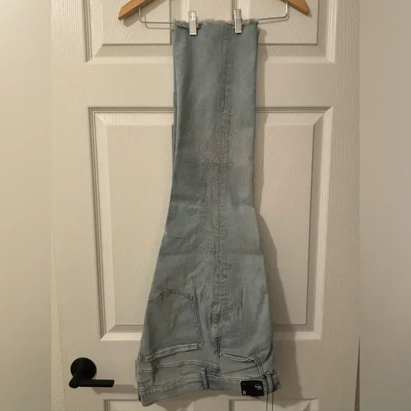 NWT Express High Waisted Faded Frayed Hem Cropped Flare Jeans. Size 12.
