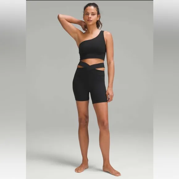 NWT! 🍋🍋Lululemon Align Cut-Out High Rise Short 6”🍋🍋. Size 6. Color Black.